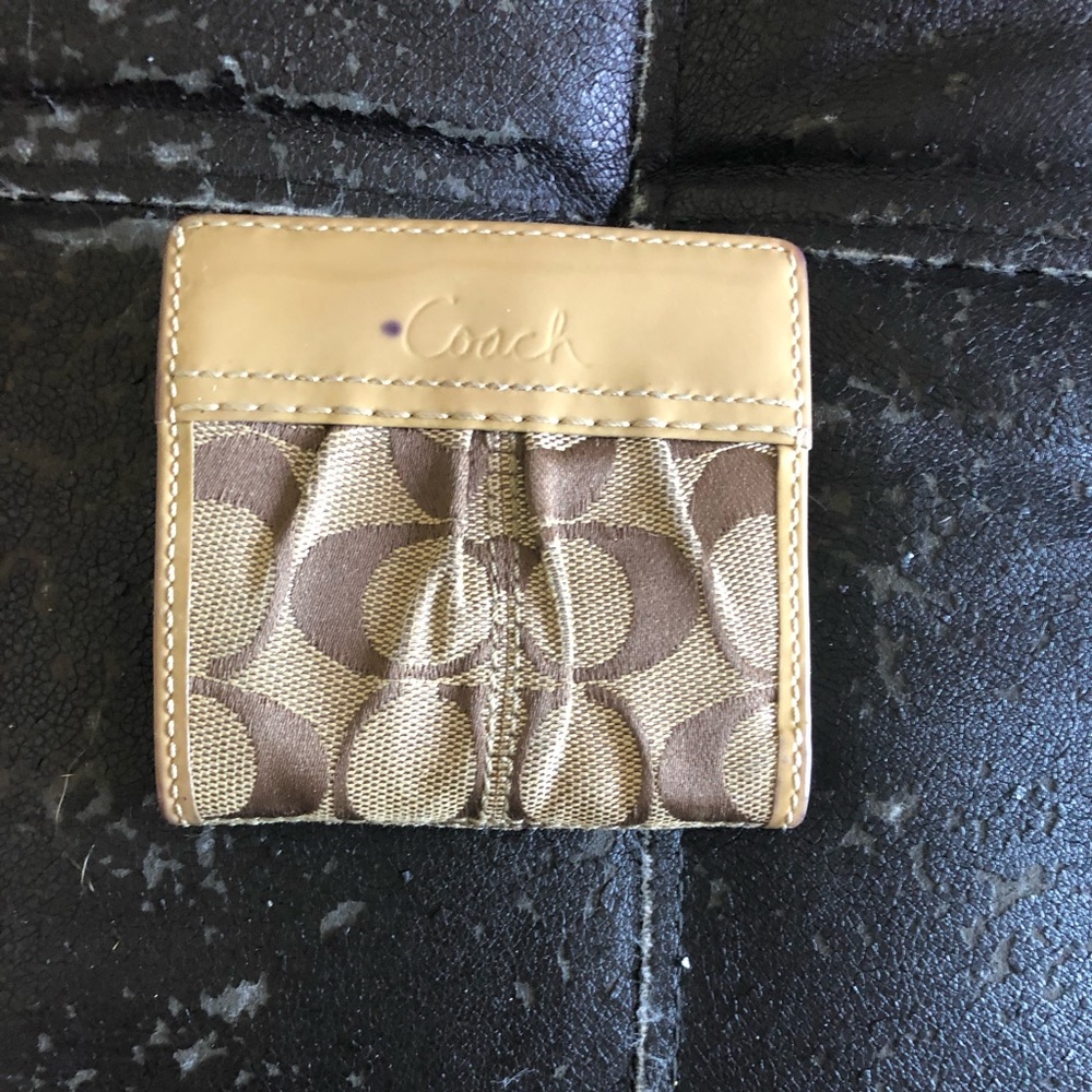 Coach wallet preowned vintage design